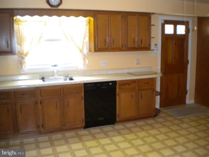 6506 Springbrook Lane Clinton, MD 20735 - Photo 6 of 17 Kitchen