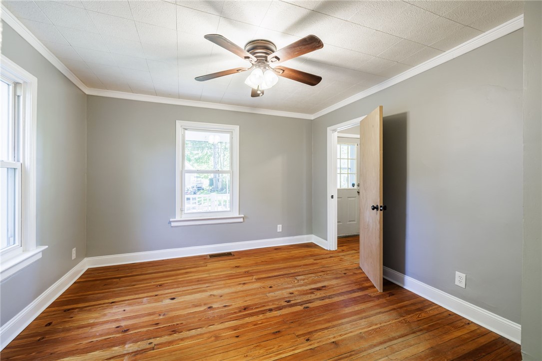 117 North Lincoln Road East Rochester, NY 14445 - Photo 8 of 36