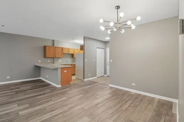 $1,950 | 10 North Lake Street, Unit 307, Grayslake, IL 60030