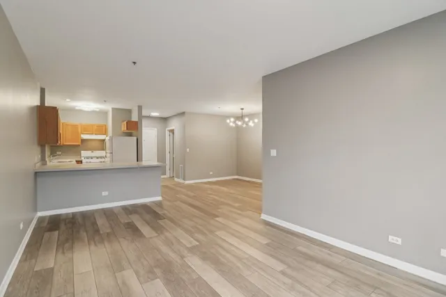 $1,950 | 10 North Lake Street, Unit 307, Grayslake, IL 60030