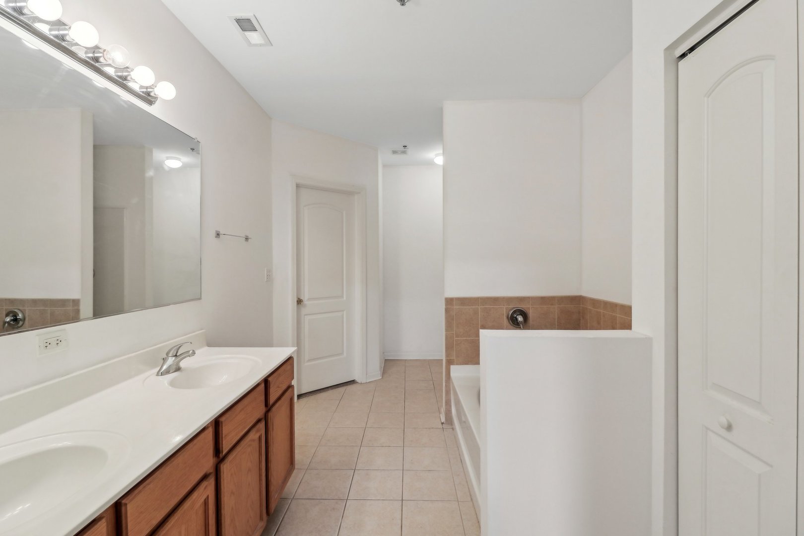 10 North Lake Street, Unit 307 Grayslake, IL 60030 - Photo 21 of 41