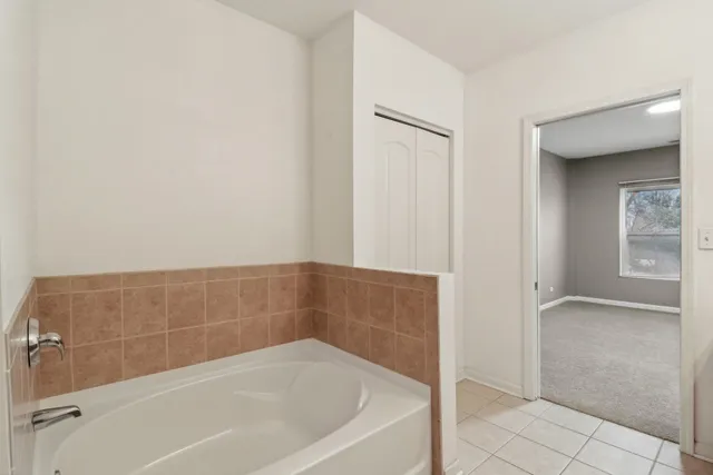 $1,950 | 10 North Lake Street, Unit 307, Grayslake, IL 60030