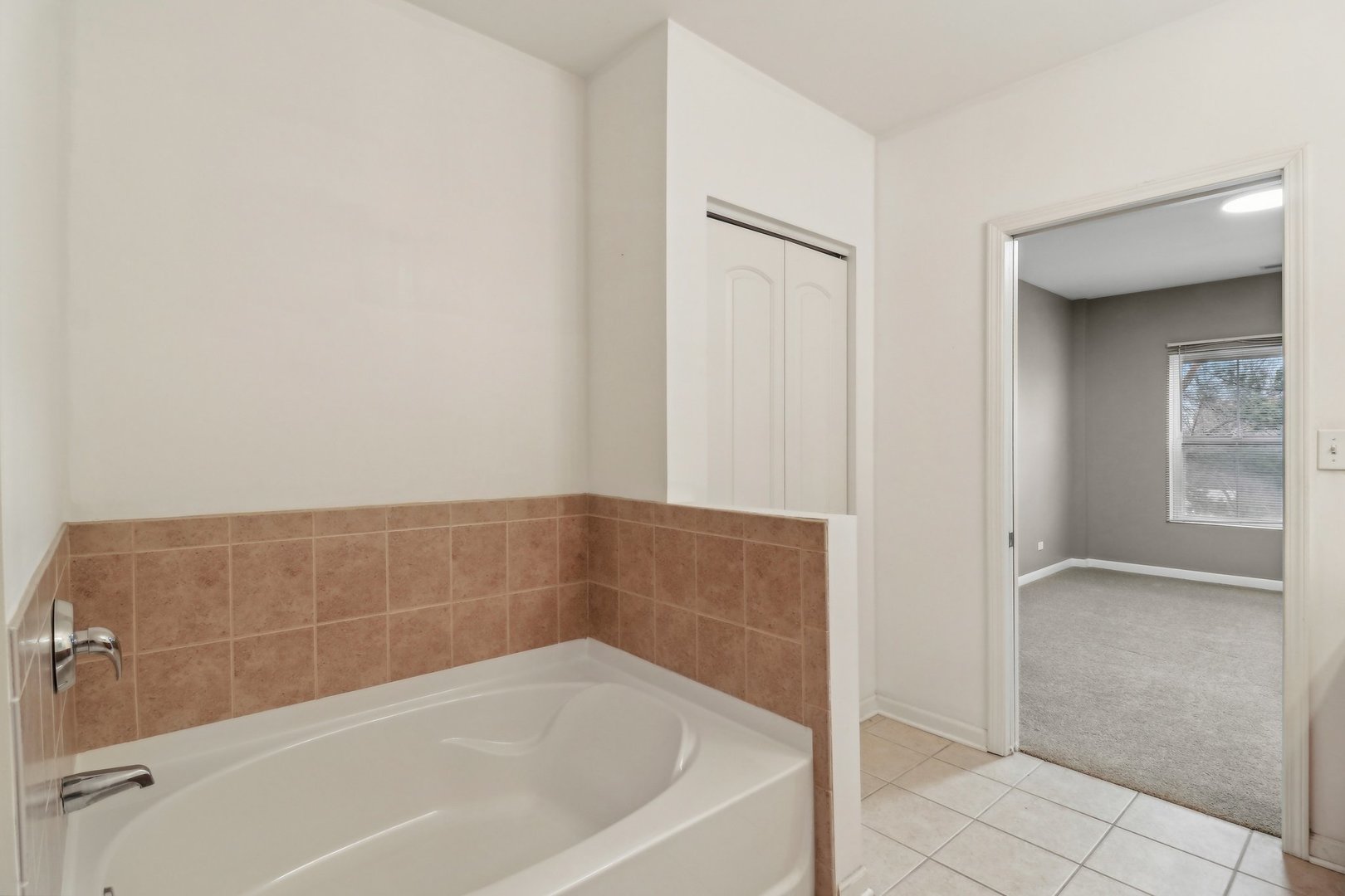 10 North Lake Street, Unit 307 Grayslake, IL 60030 - Photo 22 of 41