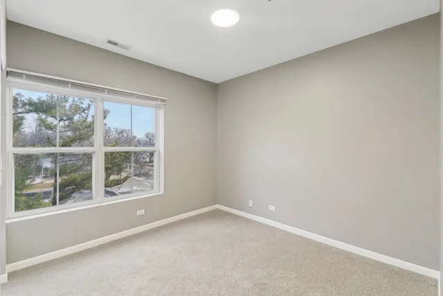 $1,950 | 10 North Lake Street, Unit 307, Grayslake, IL 60030