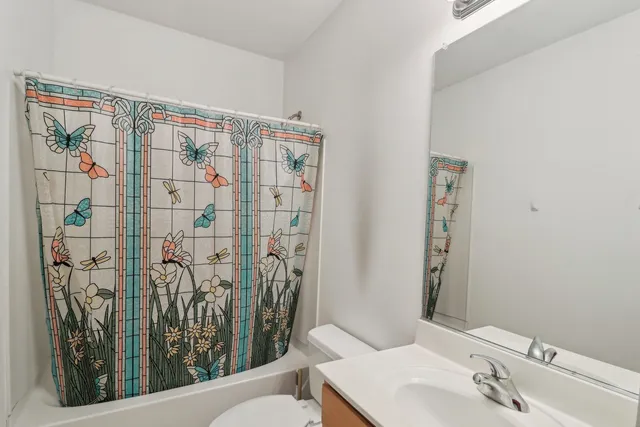 $1,950 | 10 North Lake Street, Unit 307, Grayslake, IL 60030