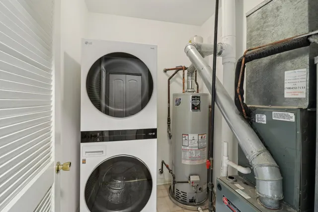 $1,950 | 10 North Lake Street, Unit 307, Grayslake, IL 60030