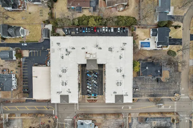 $1,950 | 10 North Lake Street, Unit 307, Grayslake, IL 60030