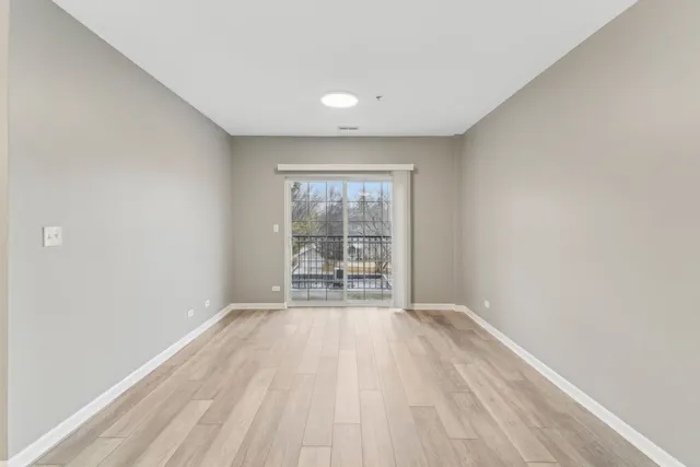 $1,950 | 10 North Lake Street, Unit 307, Grayslake, IL 60030