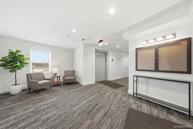 $3,200 | 180 Deer Park Avenue, Unit 217, Babylon, NY 11702