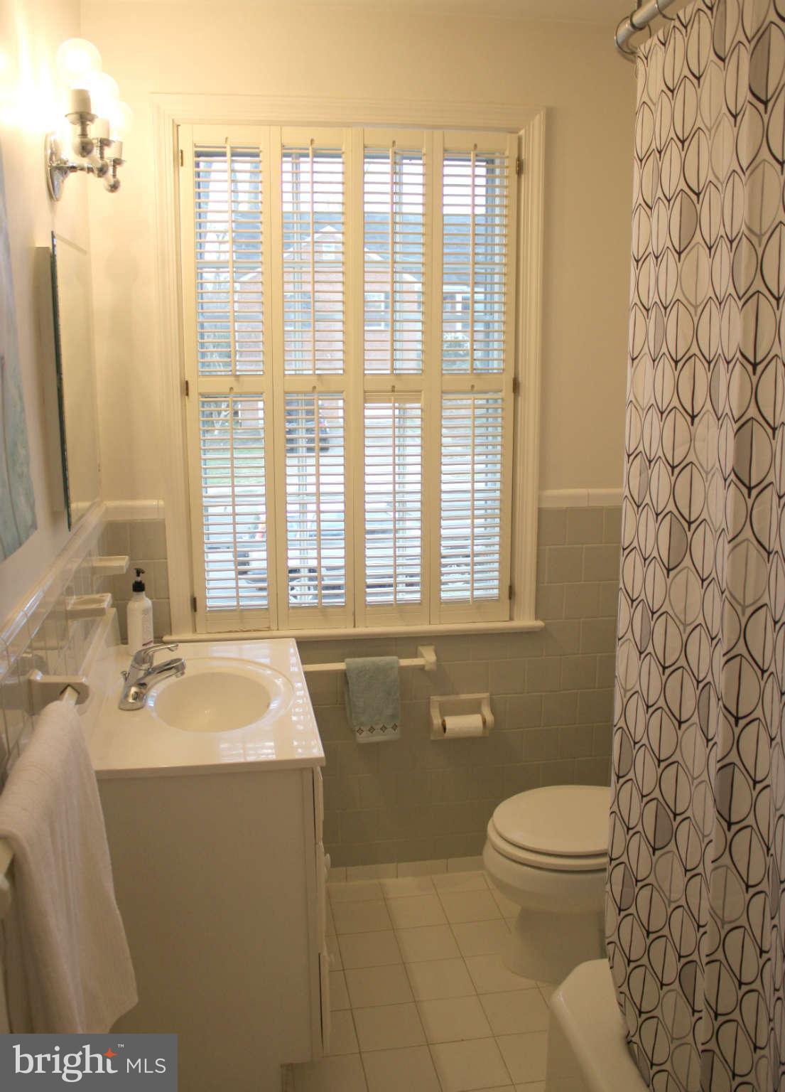 5808 Ridgefield Road Bethesda, MD 20816 - Photo 19 of 25 Hall Bathroom
