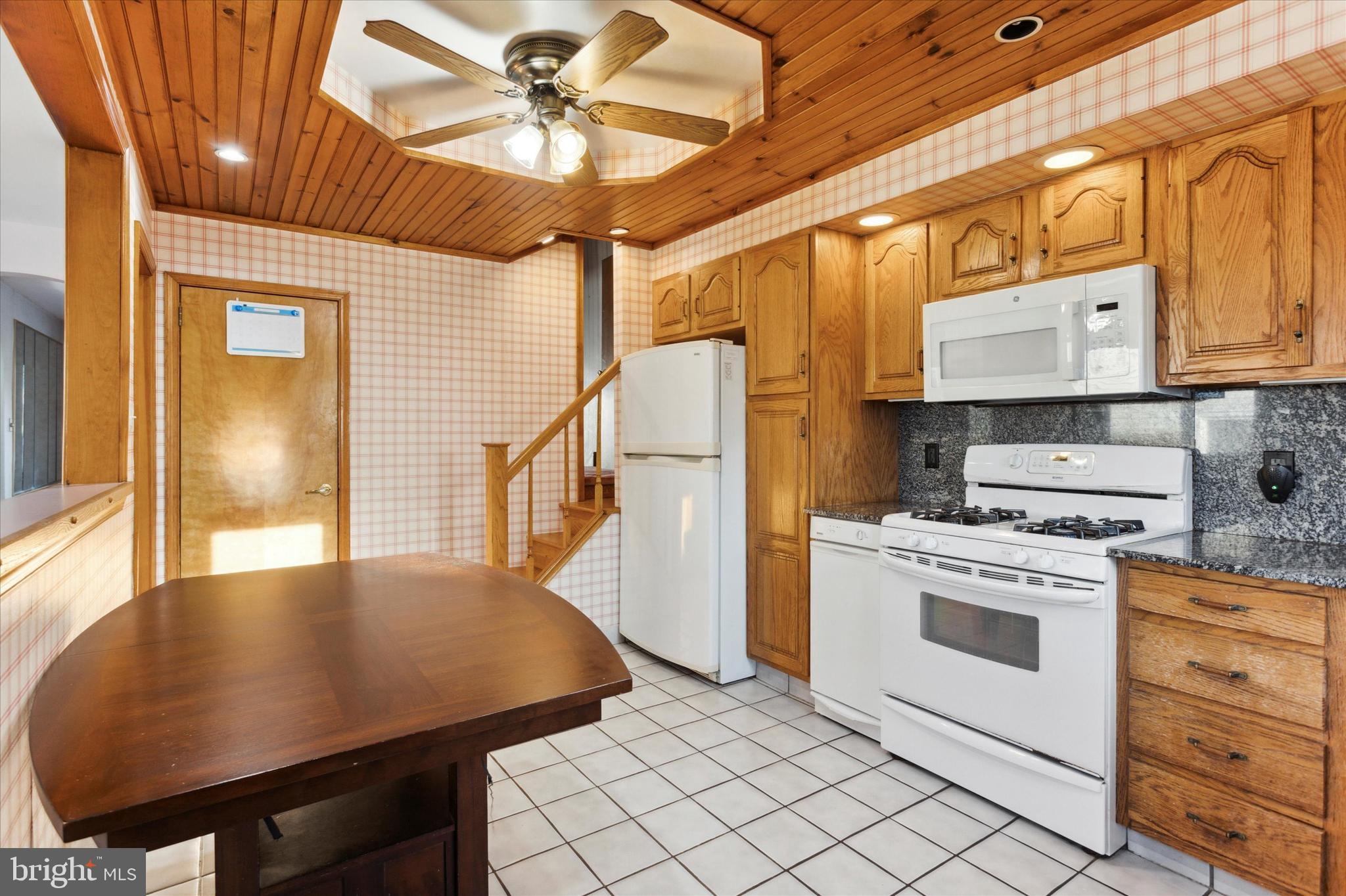 412 Spruce Avenue Upper Darby, PA 19082 - Photo 11 of 25 Kitchen