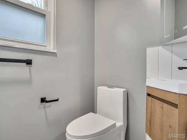 $329,000 | 1007 North Hillcrest Drive, Sparta, IL 62286