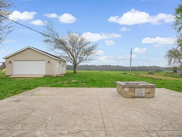 $329,000 | 1007 North Hillcrest Drive, Sparta, IL 62286