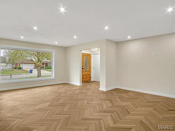 $329,000 | 1007 North Hillcrest Drive, Sparta, IL 62286