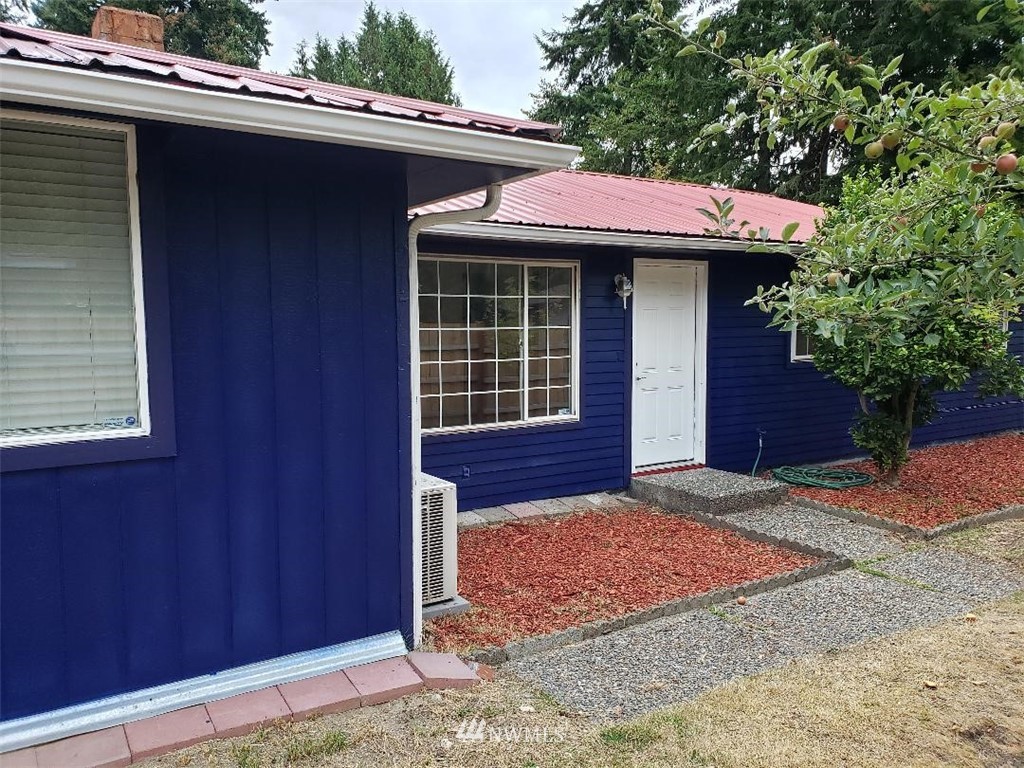 217 228th Street Southeast Bothell, WA 98021 - Photo 4 of 20 a view of front of a house with a yard