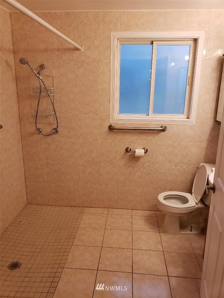 217 228th Street Southeast Bothell, WA 98021 - Photo 9 of 20 a bathroom with a toilet