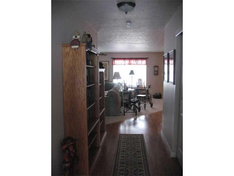125 Manjit Road Somerset, PA 15501 - Photo 11 of 19 Entry/Foyer.