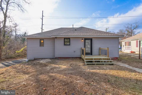 a house view with a outdoor space