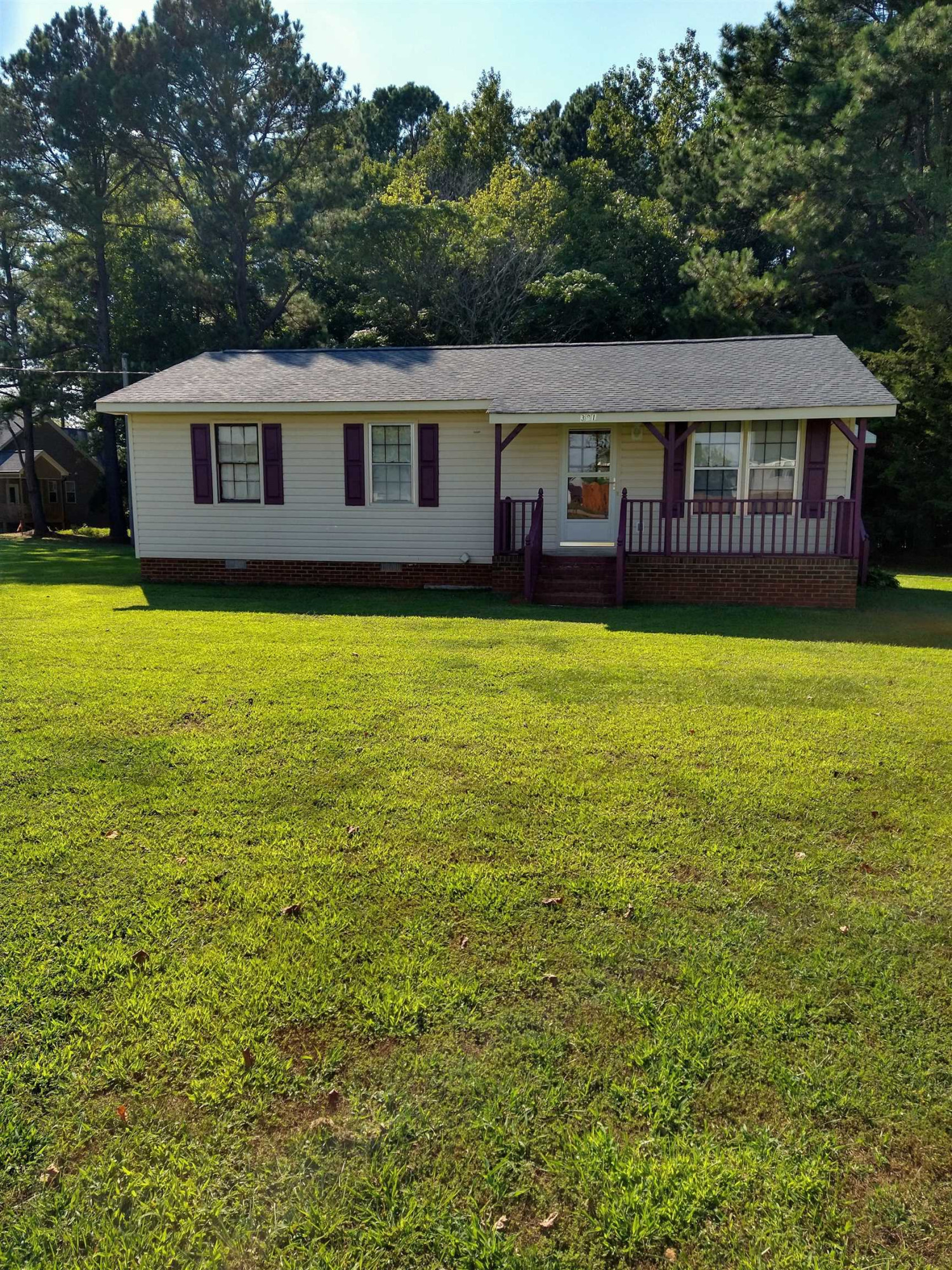 a view of a house with a backyard