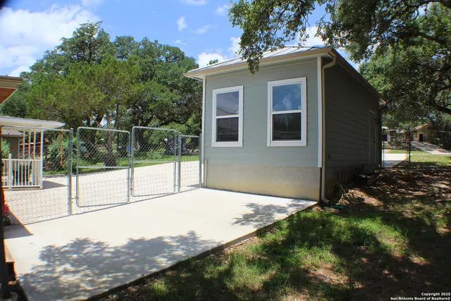 $1,850 | 320 Lighthouse, Canyon Lake, TX 78133