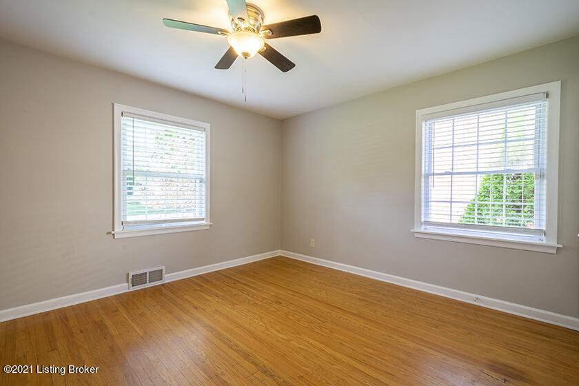 215 Alcott Road Louisville, KY 40207 - Photo 26 of 42 LARGE PRIMARY BEDROOM W/HARDWOOD FLOORING