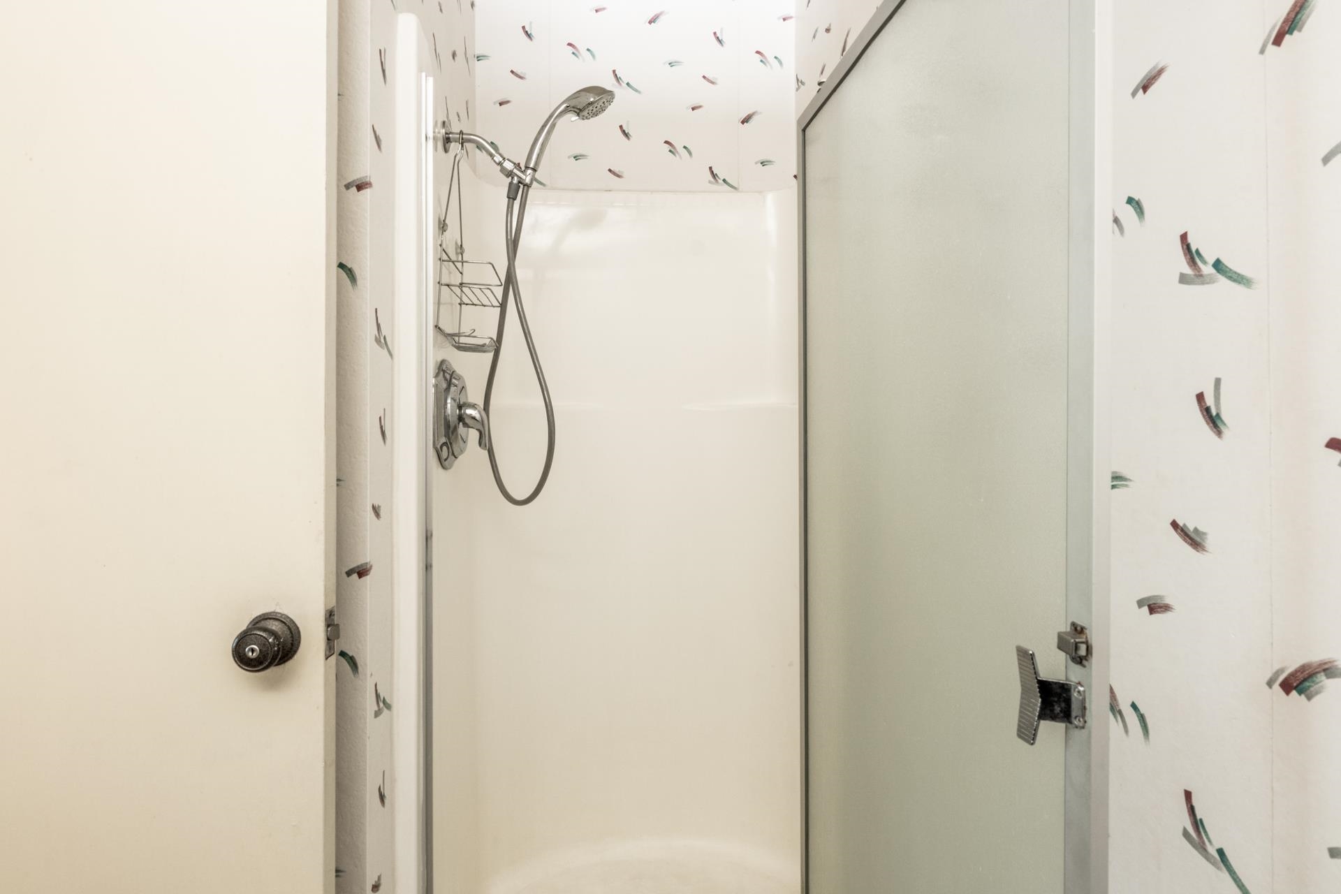 25 Lee Road, Unit 161 Mammoth Lakes, CA 93546 - Photo 29 of 43 a bathroom with a glass shower door
