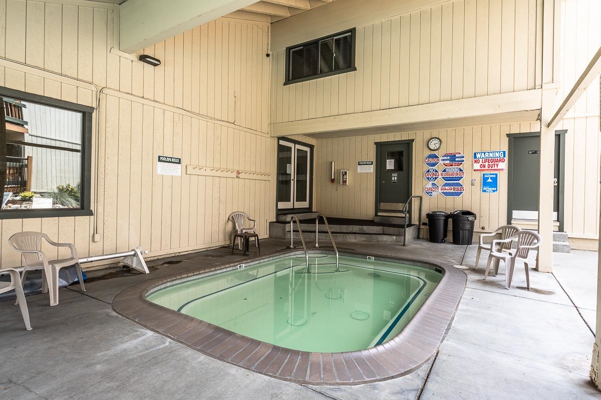 25 Lee Road, Unit 161 Mammoth Lakes, CA 93546 - Photo 38 of 43 a room with table and chairs