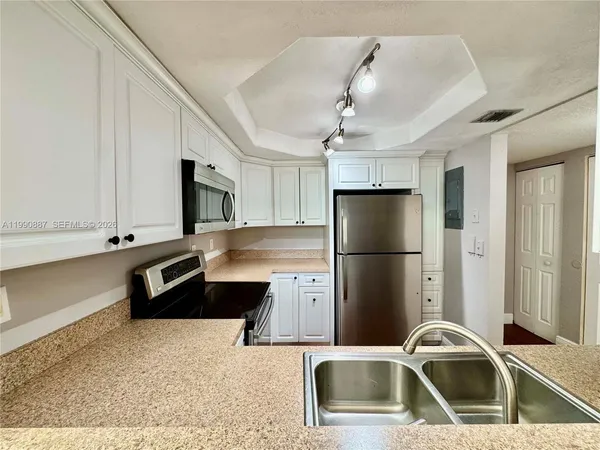 $2,400 | 3610 Southwest 114th Avenue, Unit 4202, Miami, FL 33165