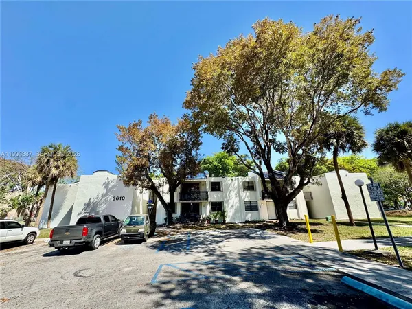 $2,400 | 3610 Southwest 114th Avenue, Unit 4202, Miami, FL 33165