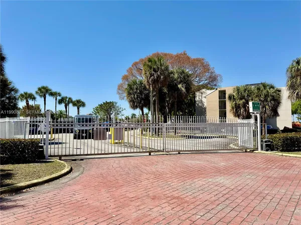 $2,400 | 3610 Southwest 114th Avenue, Unit 4202, Miami, FL 33165