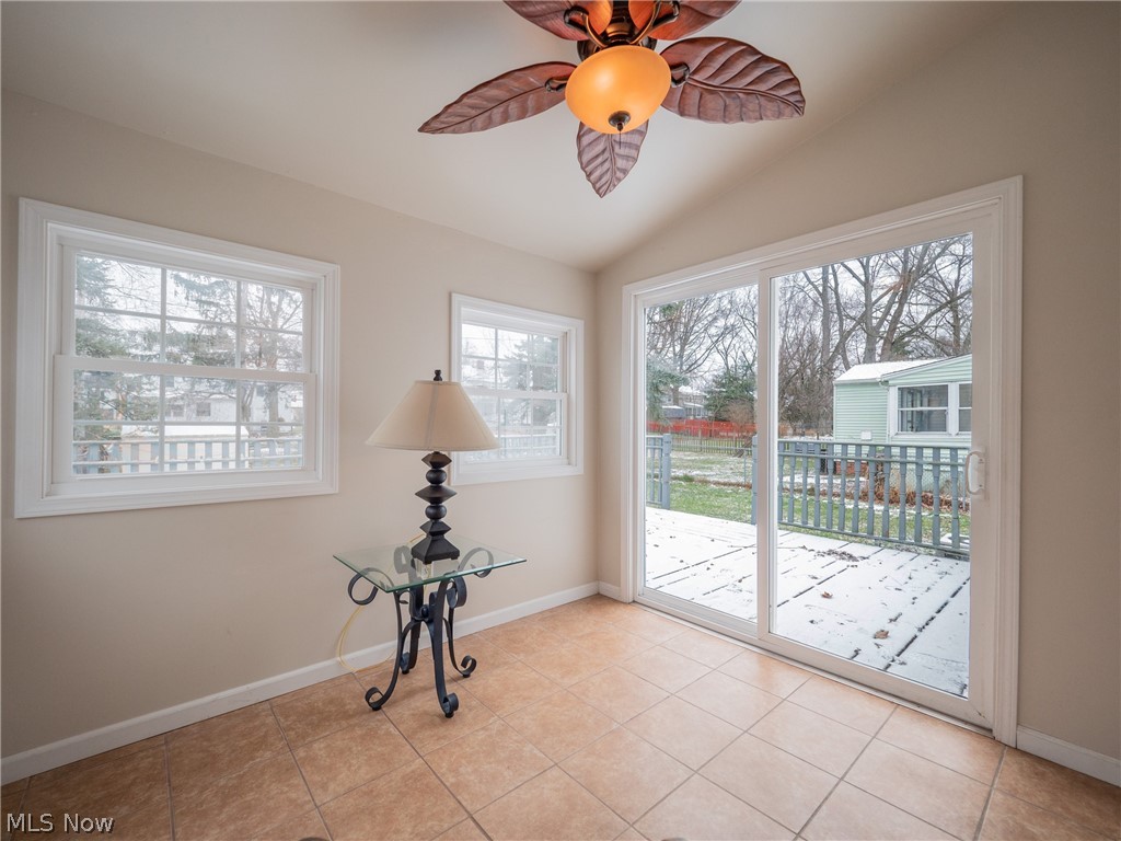 4907 Farnhurst Road Cleveland, OH 44124 - Photo 14 of 33