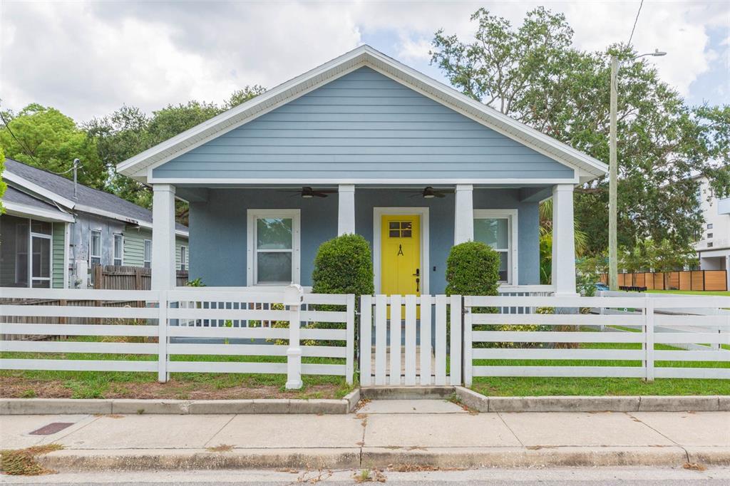 2901 N Boulevard Tampa, FL 33602 - Photo 1 of 63 a front view of a house with a porch