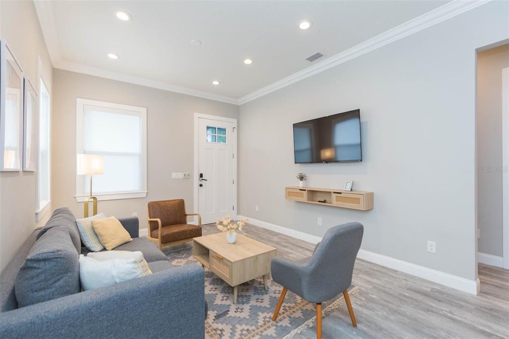 2901 N Boulevard Tampa, FL 33602 - Photo 14 of 63 a living room with furniture and a flat screen tv