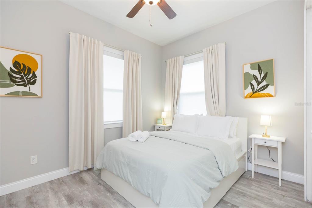 2901 N Boulevard Tampa, FL 33602 - Photo 22 of 63 a bedroom with a bed and a window