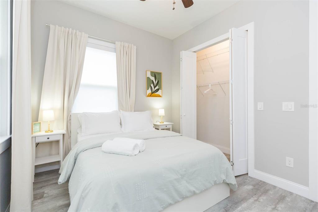 2901 N Boulevard Tampa, FL 33602 - Photo 26 of 63 a bedroom with a bed and a window