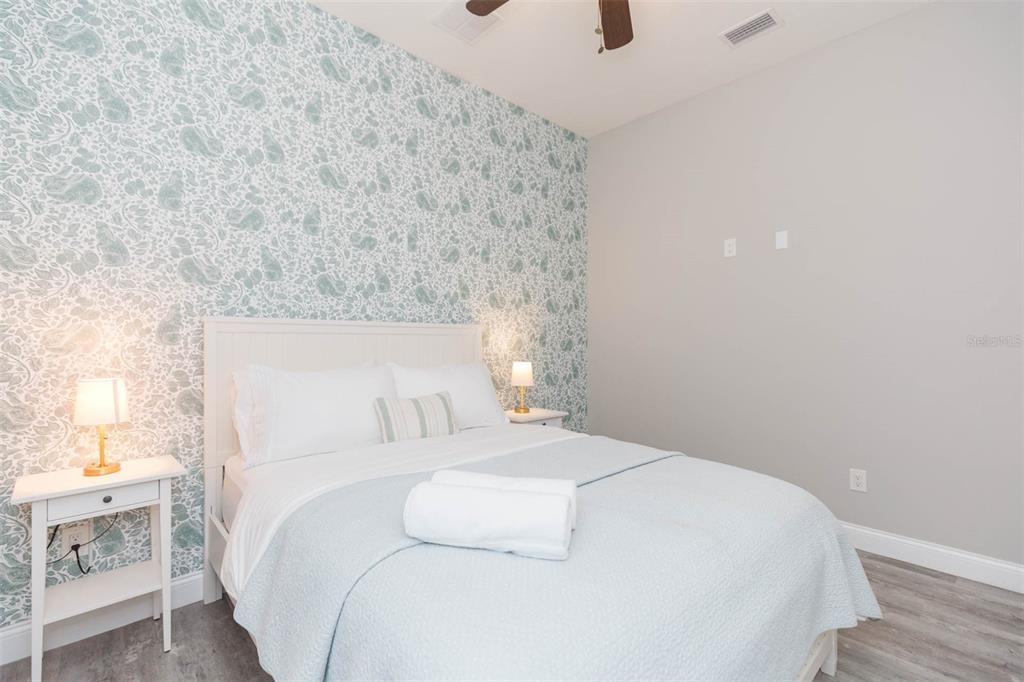 2901 N Boulevard Tampa, FL 33602 - Photo 29 of 63 a bedroom with a bed and a night stand