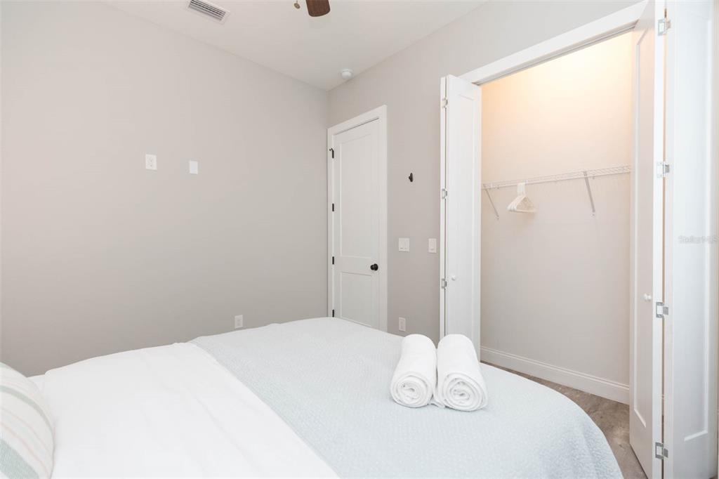 2901 N Boulevard Tampa, FL 33602 - Photo 30 of 63 a bedroom with a bed and a window