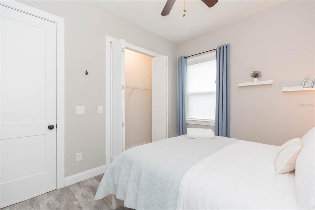 2901 N Boulevard Tampa, FL 33602 - Photo 31 of 63 a bedroom with a bed and a window