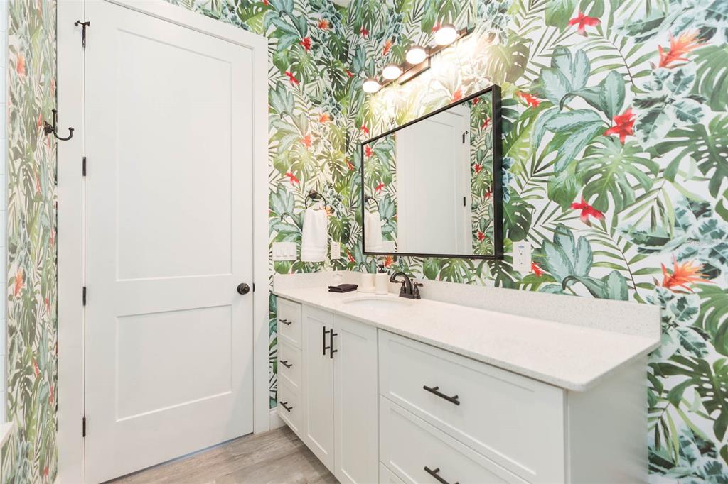 2901 N Boulevard Tampa, FL 33602 - Photo 34 of 63 a bathroom with a sink and mirror