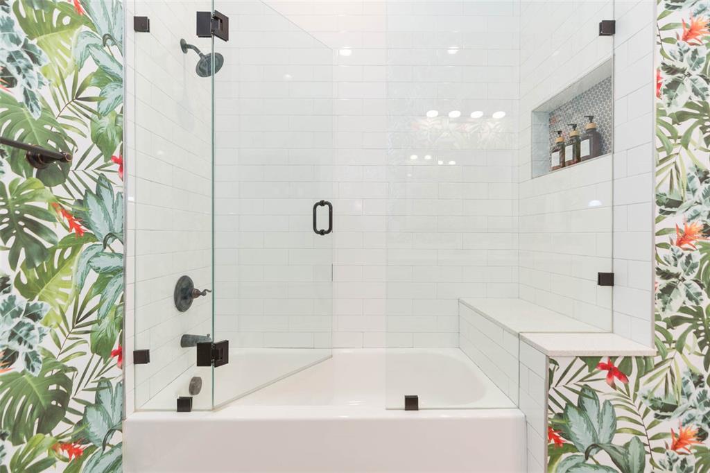 2901 N Boulevard Tampa, FL 33602 - Photo 36 of 63 a bathroom with a bathtub and shower