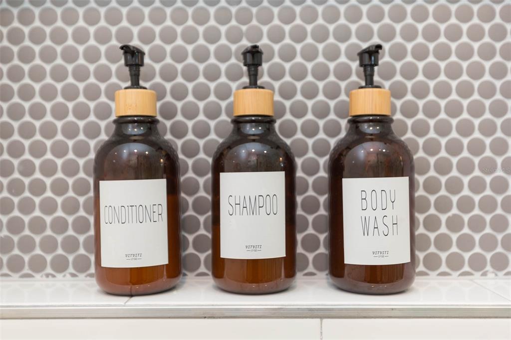 2901 N Boulevard Tampa, FL 33602 - Photo 37 of 63 a bathroom with a bathtub and a shower