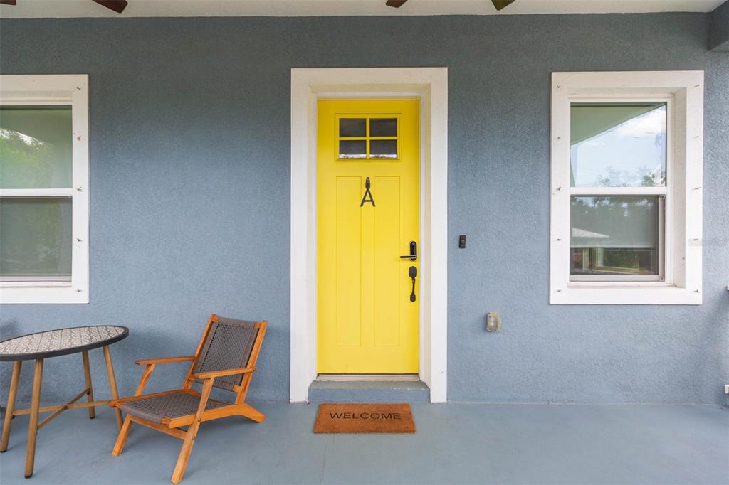 2901 N Boulevard Tampa, FL 33602 - Photo 4 of 63 a view of a room with a window and a chair