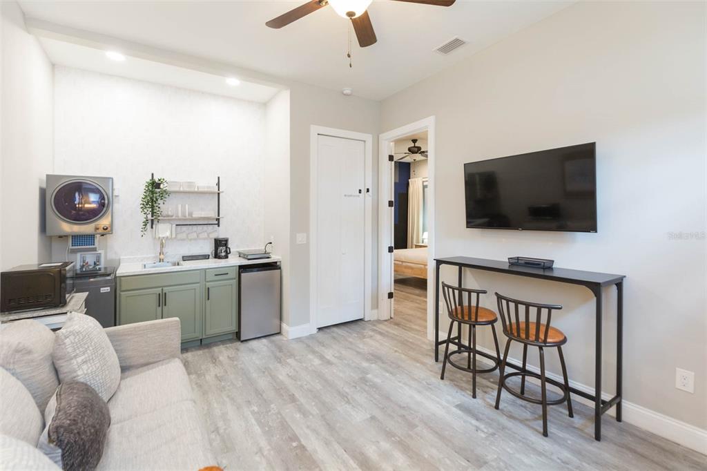 2901 N Boulevard Tampa, FL 33602 - Photo 51 of 63 a living room with furniture and a flat screen tv
