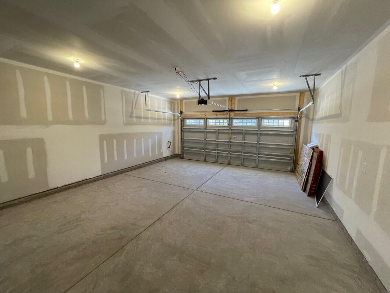 550 Fleming Road Charleston, SC 29412 - Photo 18 of 20 Garage