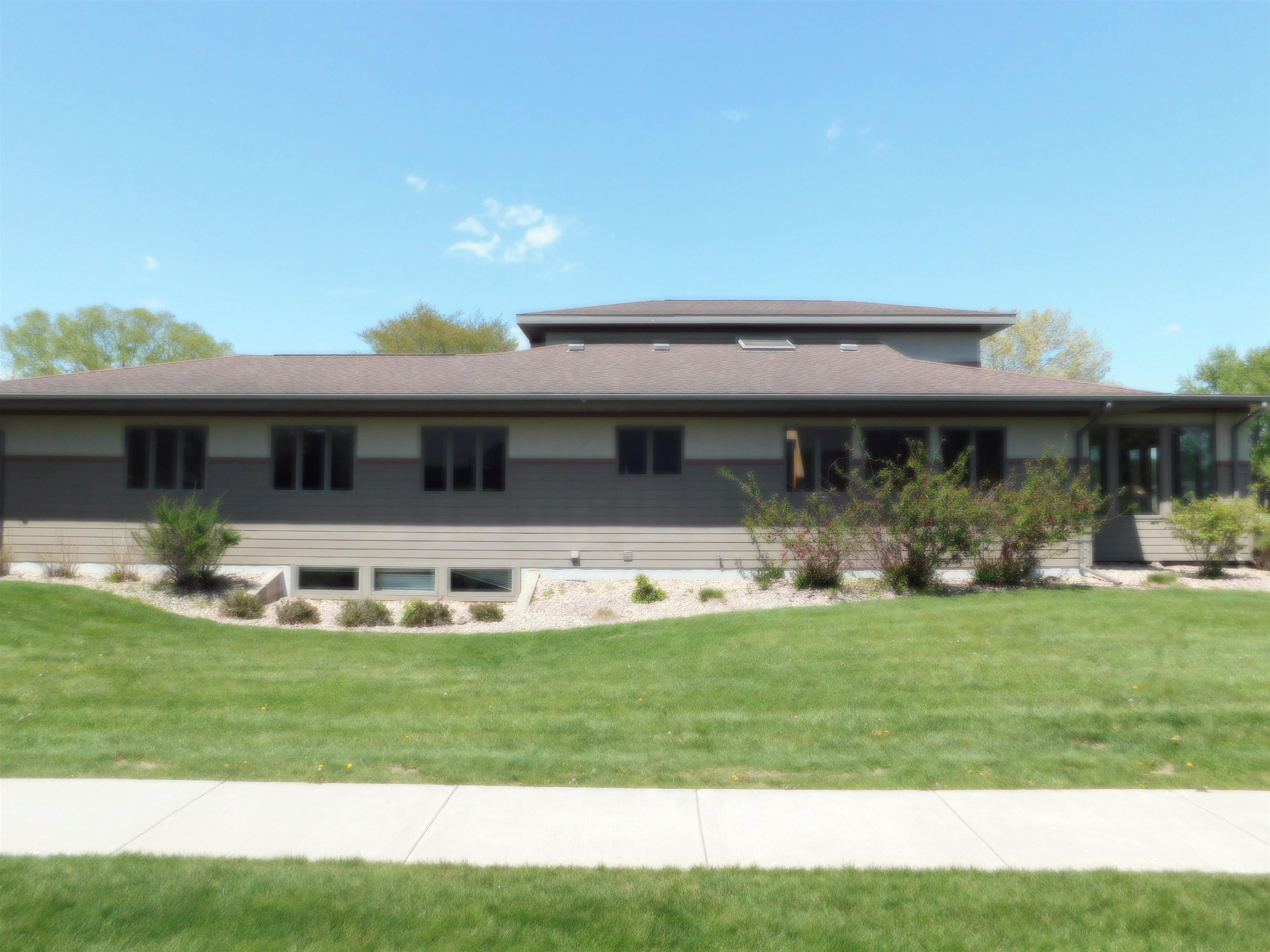 555 North Washington Street Spring Green, WI 53588 - Photo 11 of 52