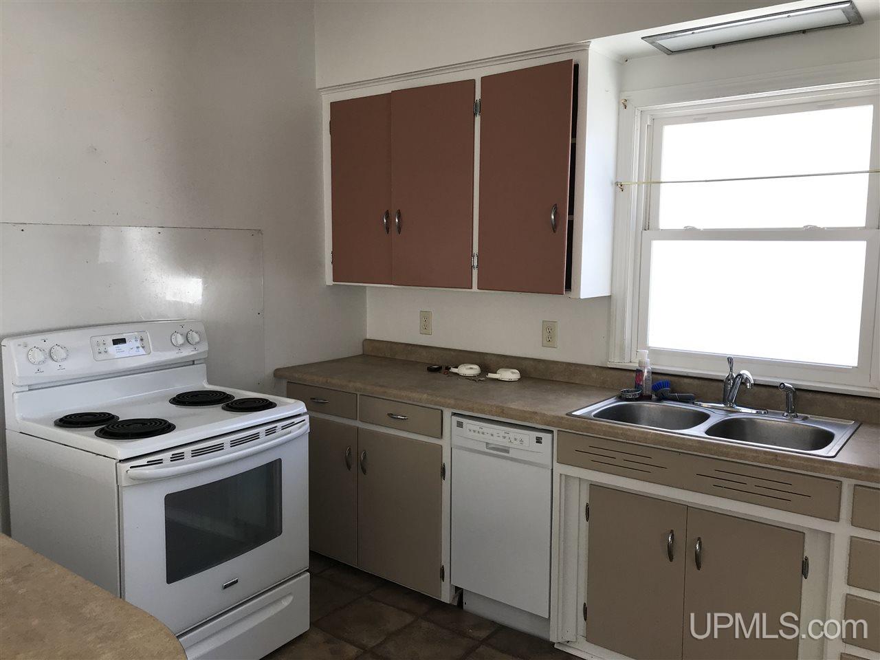310 South 2nd Street Escanaba, MI 49829 - Photo 8 of 20