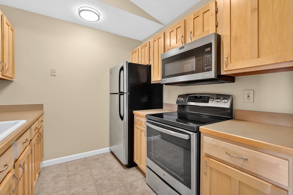 16 Maple Crest Circle, Unit J Holyoke, MA 01040 - Photo 16 of 34