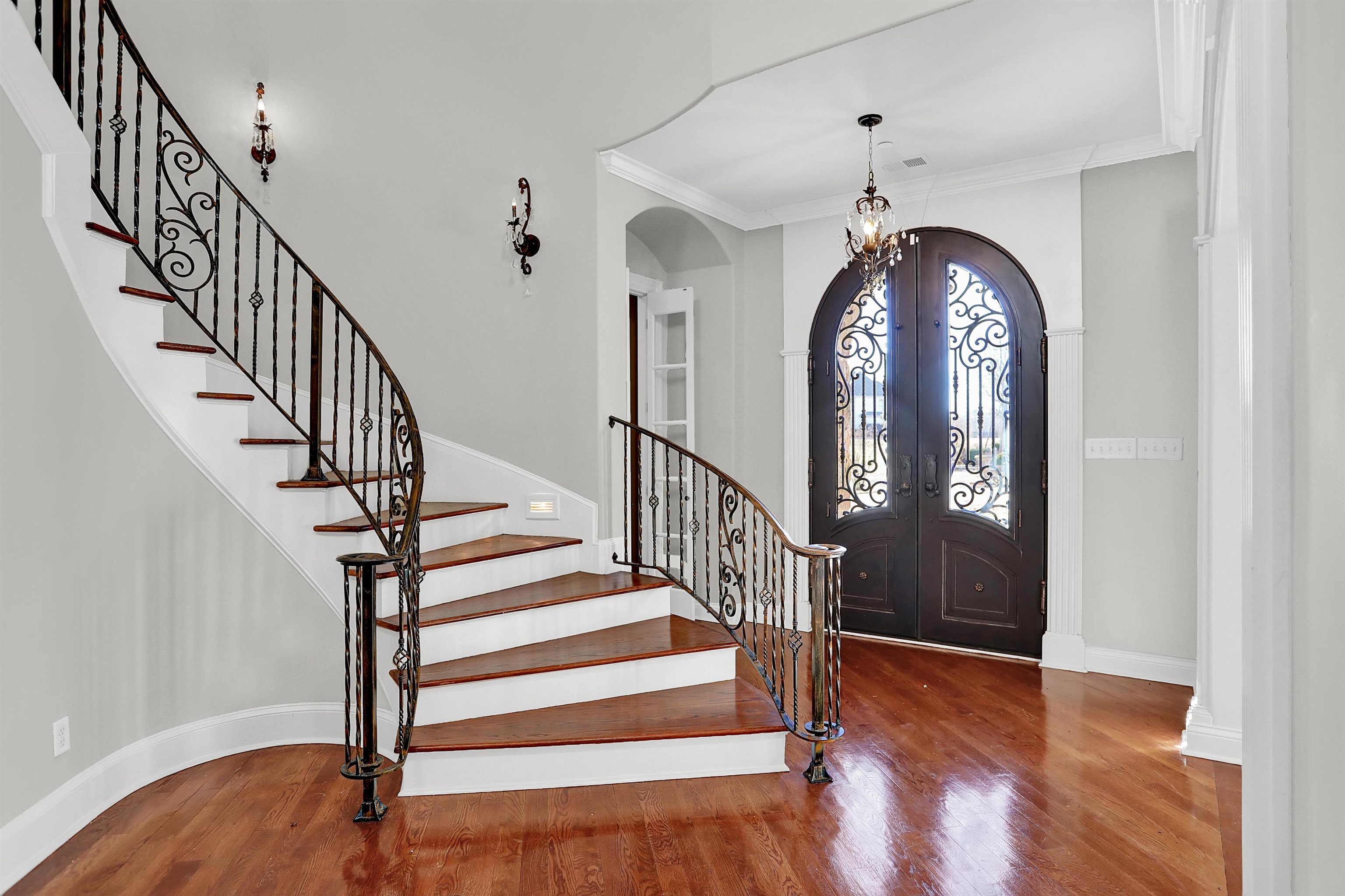 105 Parkview Drive Piperton, TN 38017 - Photo 2 of 25 a view of entryway and hall with wooden floor