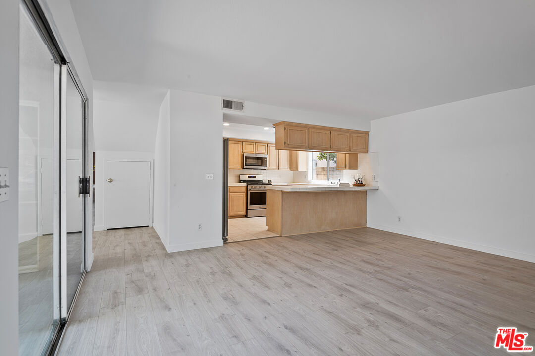 8473 Penfield Avenue Winnetka, CA 91306 - Photo 13 of 41