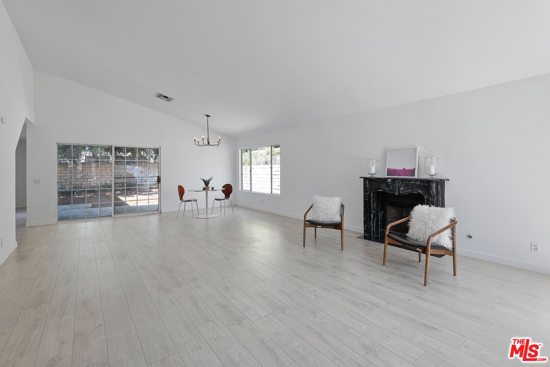 8473 Penfield Avenue Winnetka, CA 91306 - Photo 5 of 41